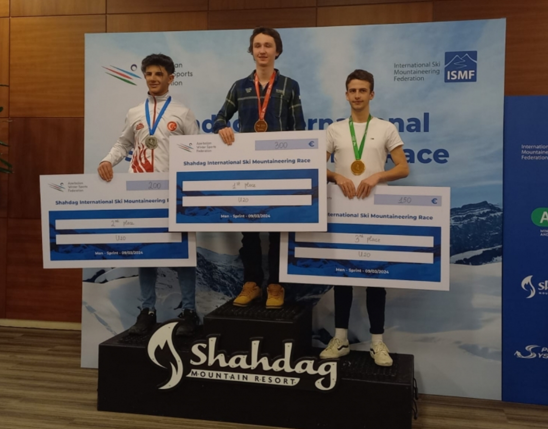 Azərbaycan idmançısı beynəlxalq xizək alpinizmi yarışının ilk günündə gümüş medal qazanıb